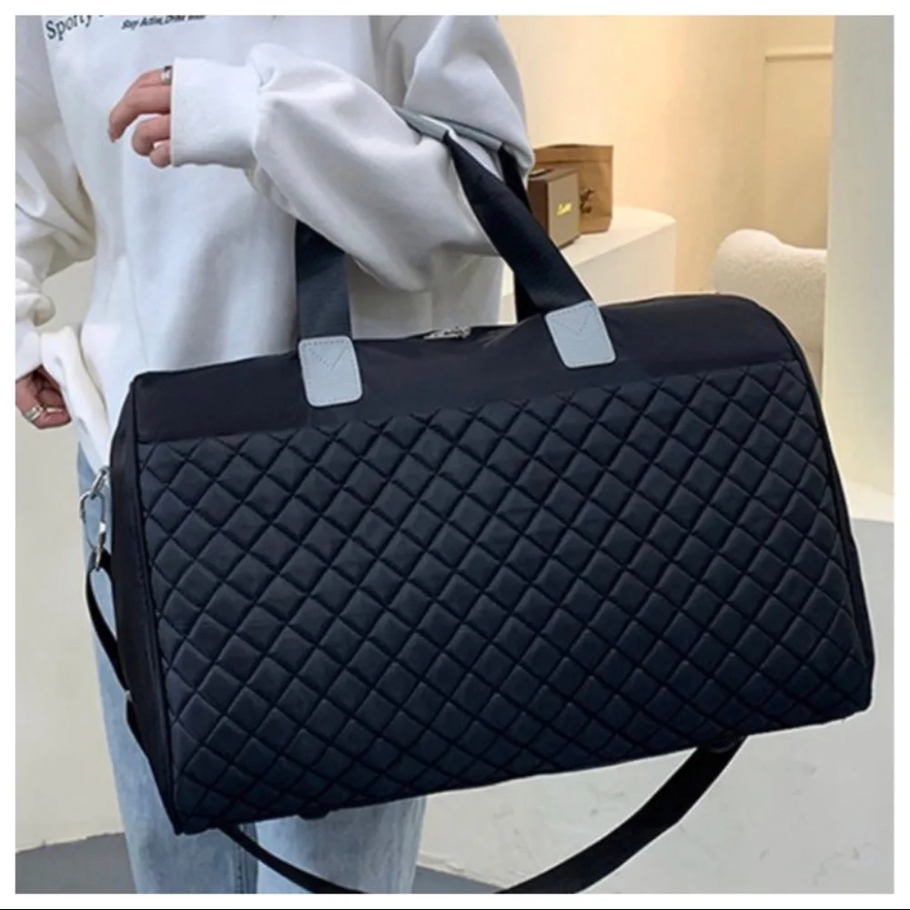 #47 The Perfect Quilted Travel Bag! - Picture 1 of 7